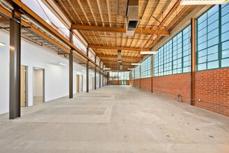 2440 S Sepulveda Blvd, Los Angeles, CA à louer Photo intérieure– Image 2 sur 14