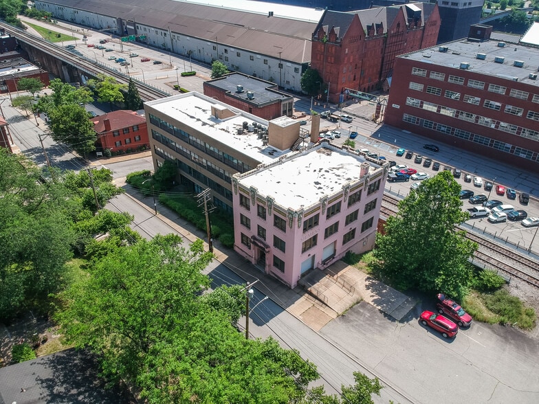 664 Linden Ave, East Pittsburgh, PA à vendre - Aérien – Image 2 sur 33