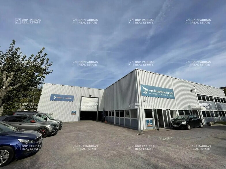 Local d’activités dans Montigny-le-Bretonneux à louer - Photo de l’immeuble – Image 2 sur 10