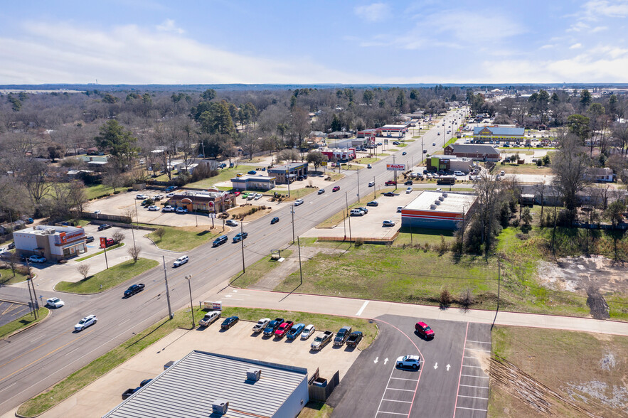 902 S Jefferson Ave, Mt Pleasant, TX à vendre - Photo de l’immeuble – Image 3 sur 13
