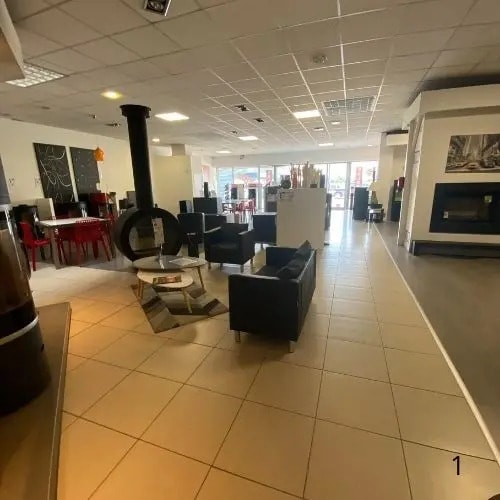 Local commercial dans Saint-Bonnet-de-Mure à louer - Photo intérieure – Image 2 sur 3