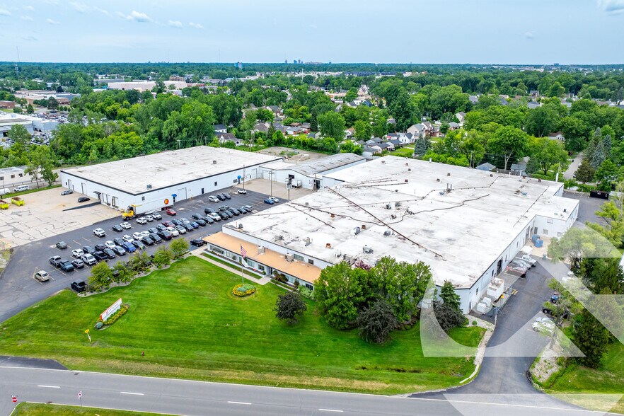 1955 Stephenson Hwy, Troy, MI à vendre - Photo principale – Image 1 sur 7