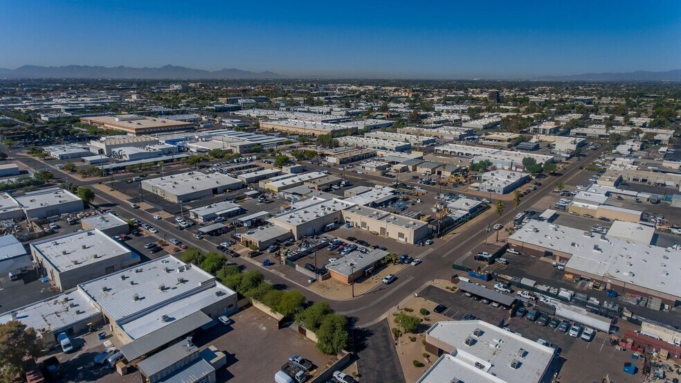 2115 W Shangri-La Rd, Phoenix, AZ à louer - Photo de l’immeuble – Image 3 sur 10