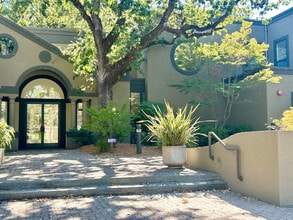 7599 Redwood Blvd, Novato, CA à louer Photo de l’immeuble– Image 1 sur 5