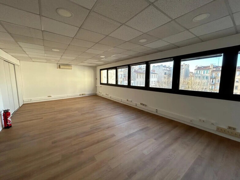 Bureau dans Marseille à louer - Photo de l’immeuble – Image 3 sur 8
