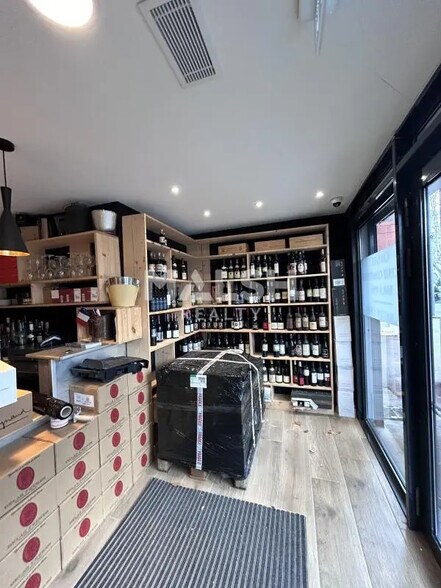 Local commercial dans Francheville à louer - Photo de l’immeuble – Image 1 sur 6
