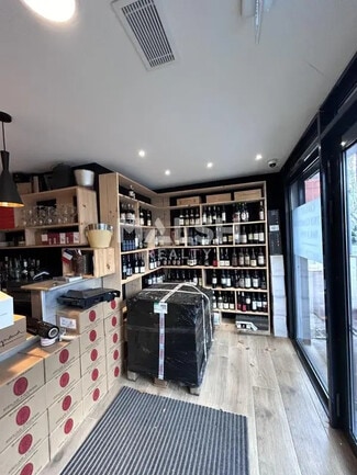 Plus de détails pour Local commercial à louer