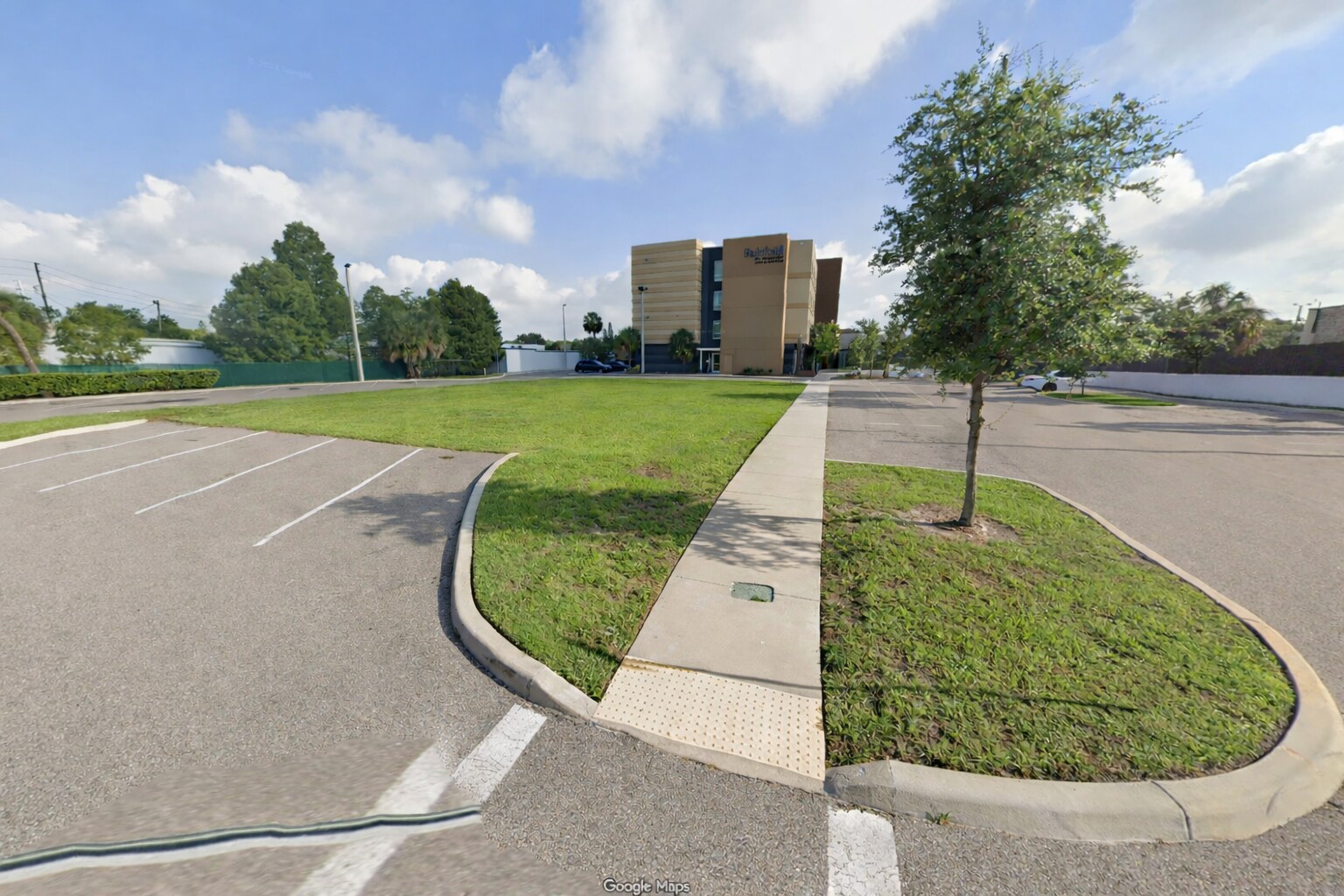 2575 54th Ave N, Saint Petersburg, FL à louer Photo de l’immeuble– Image 1 sur 2