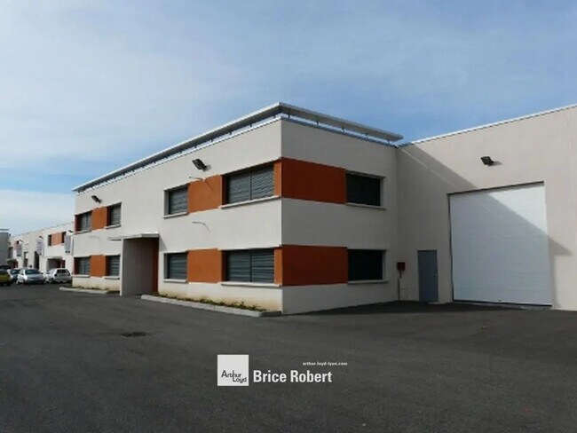 Plus de détails pour 5 Avenue Lionel Terray, Meyzieu - Bureau à louer