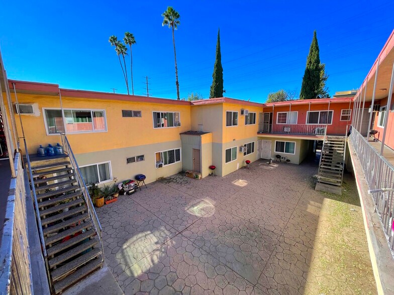 7454 Haskell Ave, Van Nuys, CA à vendre - Photo de l’immeuble – Image 2 sur 20