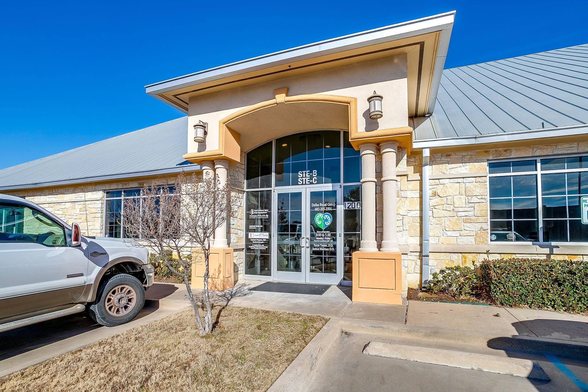 1200 Crawford Ave, Granbury, TX à louer Photo intérieure– Image 1 sur 19