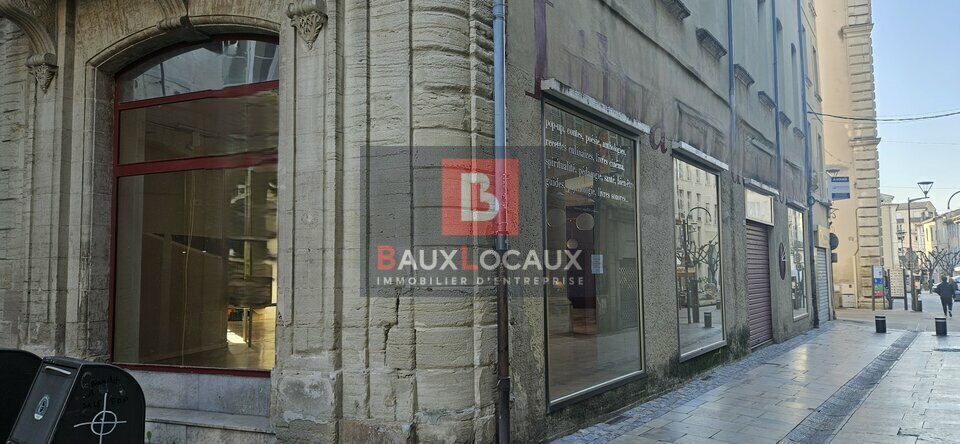 Local commercial dans Carpentras à louer Photo de l’immeuble– Image 1 sur 6