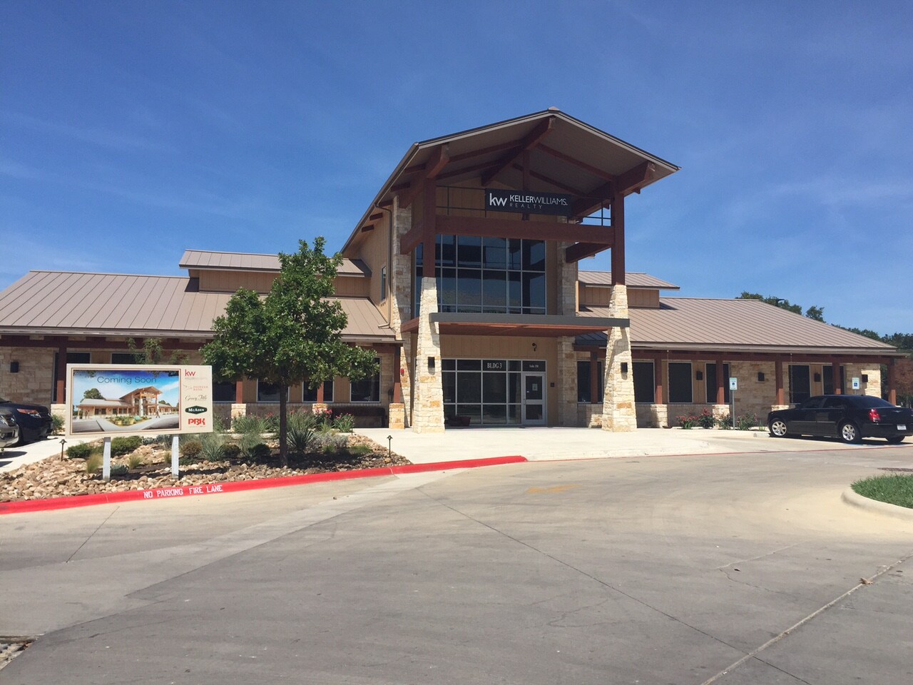 333 E Highway 290, Dripping Springs, TX à louer Photo principale– Image 1 sur 31