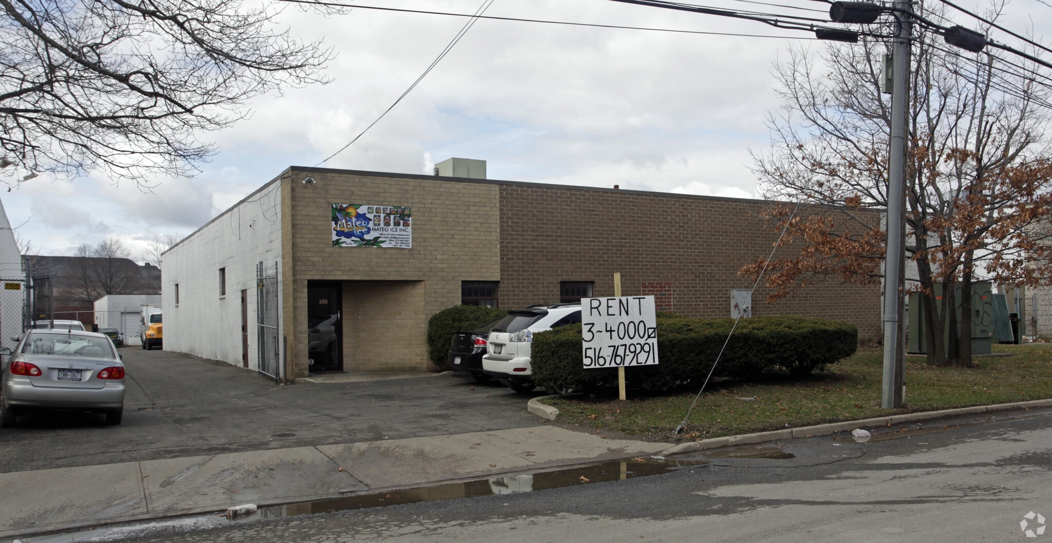 100 Nancy St, West Babylon, NY à louer Photo principale– Image 1 sur 9