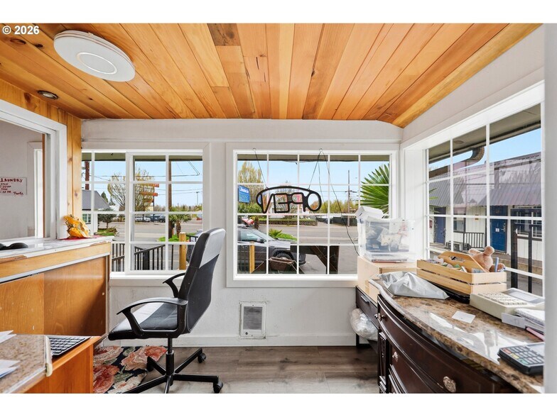 11324 NE Sandy Blvd, Portland, OR à vendre - Photo de l’immeuble – Image 3 sur 29