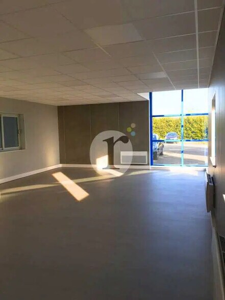 Bureau dans Carvin à louer - Photo de l’immeuble – Image 3 sur 4