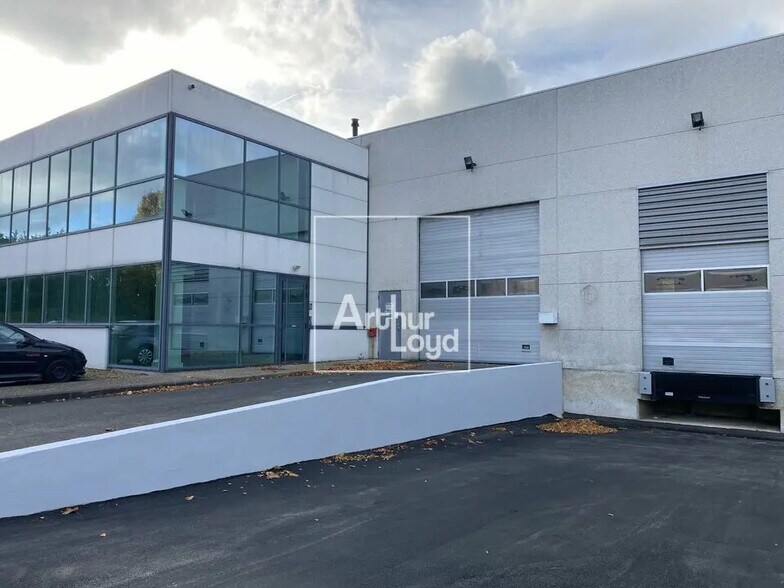 Local d’activités dans Chilly-Mazarin à louer - Photo de l’immeuble – Image 1 sur 6