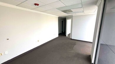 2740 E Oakland Park Blvd, Fort Lauderdale, FL à louer Photo intérieure– Image 2 sur 13