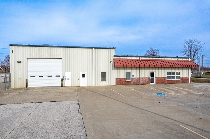 1815 Commerce Dr, Marshall, MO à vendre - Photo de l’immeuble – Image 3 sur 48