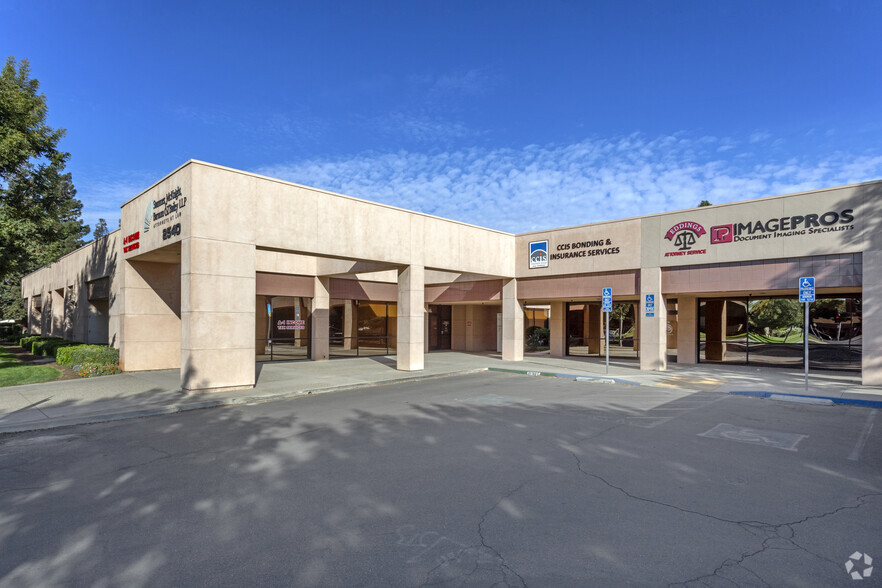 2540 W Shaw Ln, Fresno, CA à louer - Photo de l’immeuble – Image 2 sur 7
