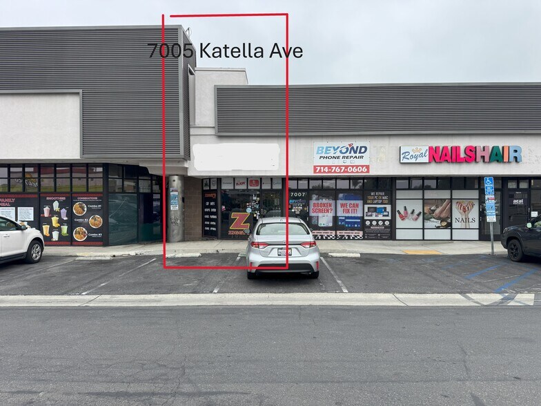7003-7061 Katella Ave, Stanton, CA à louer - Photo de l’immeuble – Image 2 sur 2