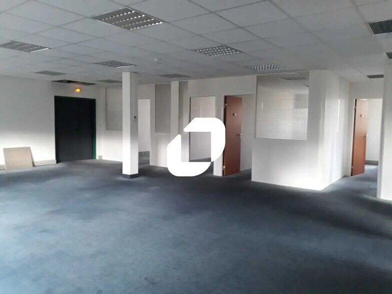 Bureau dans Trappes à louer - Photo de l’immeuble – Image 3 sur 8