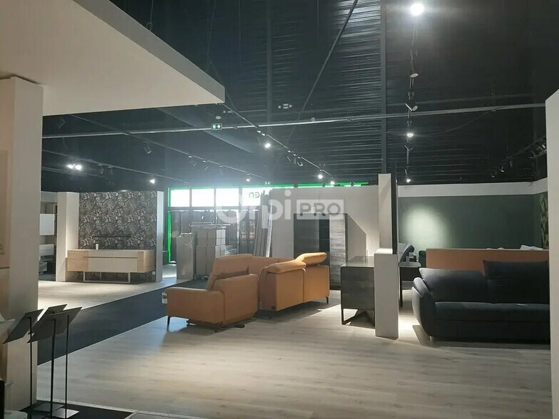 Local d’activités dans Valence à louer - Photo intérieure – Image 2 sur 2