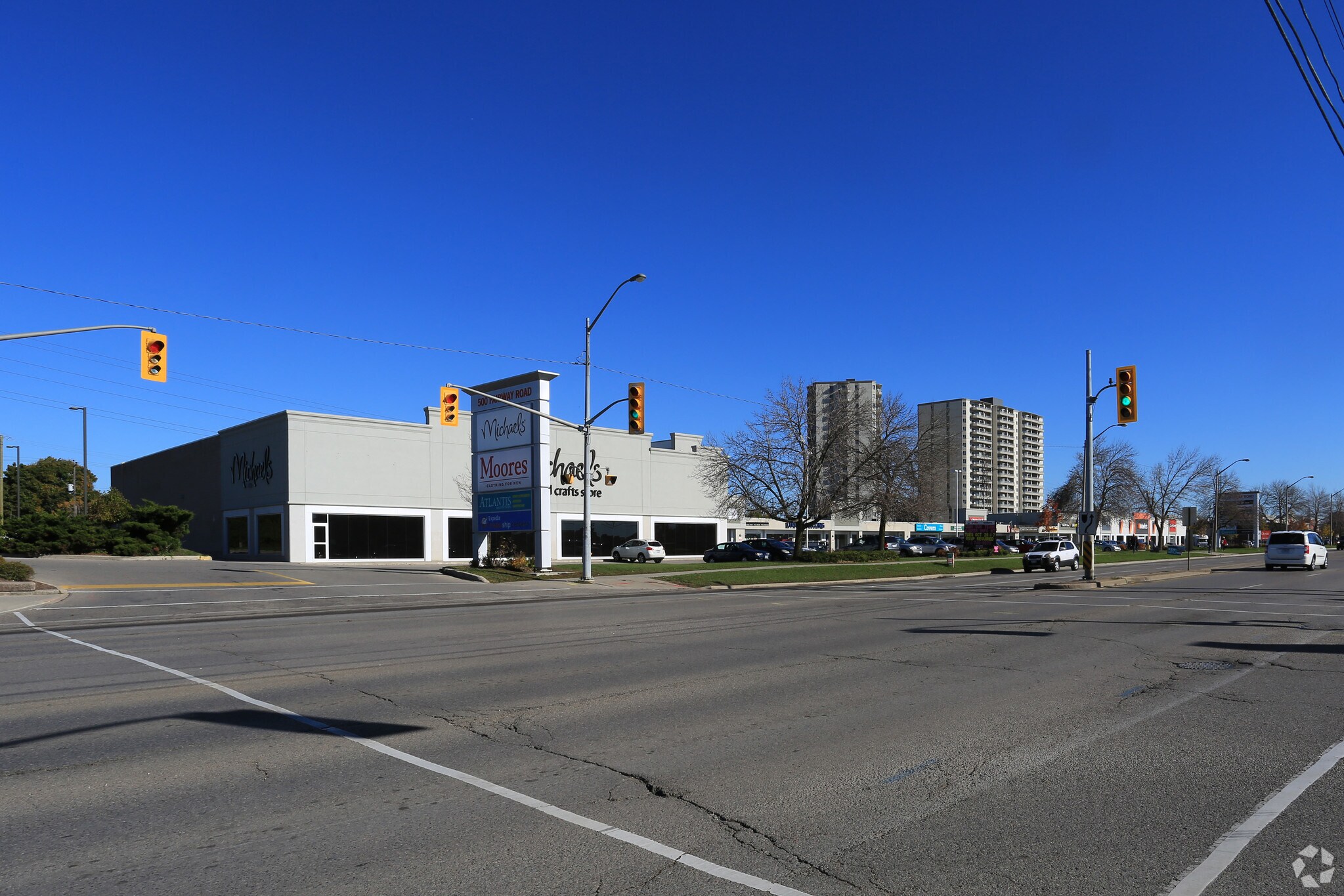 500 Fairway Rd S, Kitchener, ON à louer Photo de l’immeuble– Image 1 sur 11