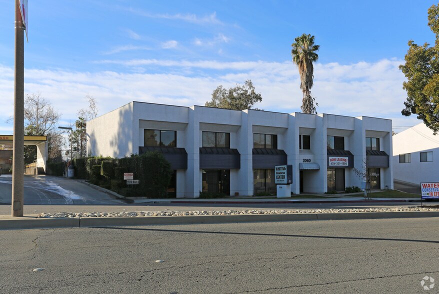 2060 E Route 66, Glendora, CA à louer - Photo de l’immeuble – Image 3 sur 6