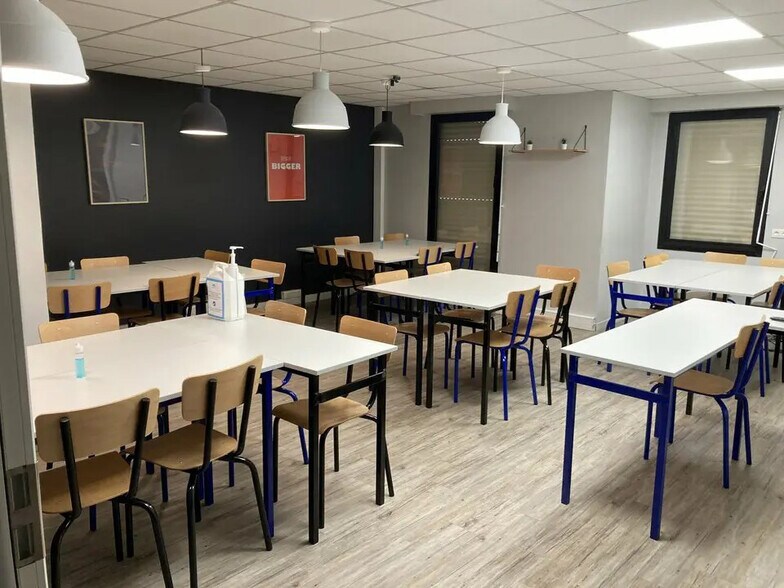 Bureau dans Bordeaux à louer - Photo de l’immeuble – Image 2 sur 4