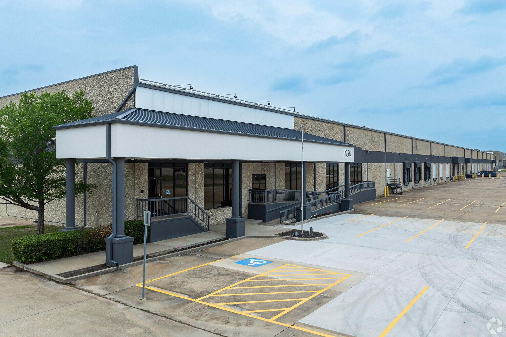 1040-1050 S State Highway 161, Grand Prairie, TX à louer Photo principale– Image 1 sur 13