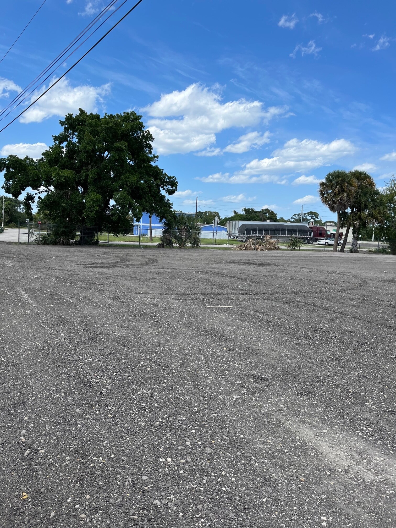 3077 SE Dixie Hwy, Stuart, FL à louer Photo principale– Image 1 sur 8