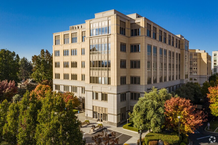 1950 University Ave, East Palo Alto, CA à louer - Photo de l’immeuble – Image 3 sur 15