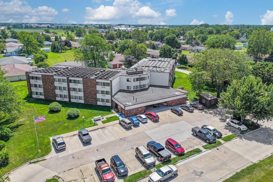 704 E Mapleleaf Dr, Mount Pleasant, IA à vendre - Photo de l’immeuble – Image 2 sur 22