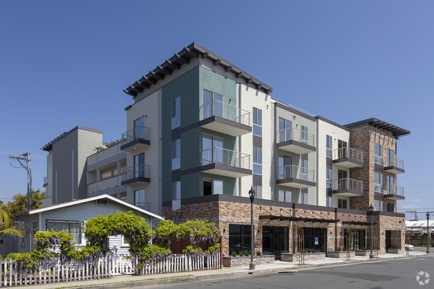 542 Oak Ave, Carlsbad, CA à louer - Photo de l’immeuble – Image 2 sur 2