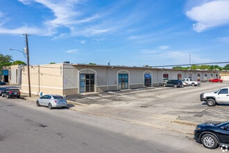 6301-6335 Ashcroft Dr, Houston, TX à louer Photo de l’immeuble– Image 2 sur 2