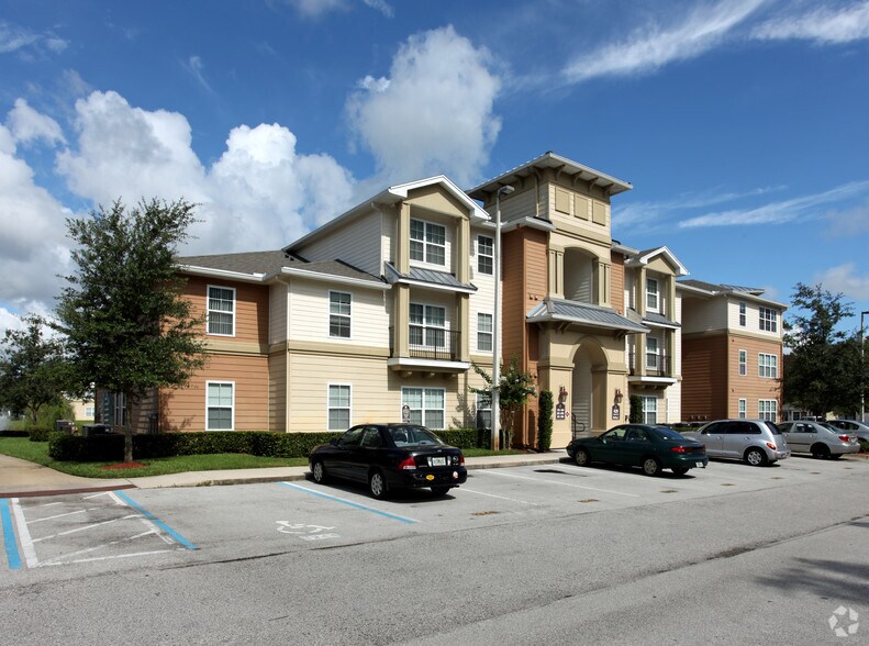 450 Fontana Cir, Oviedo, FL à louer - Photo principale – Image 3 sur 31