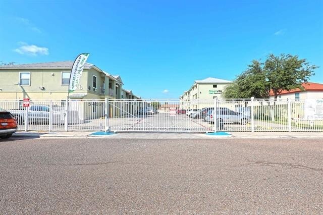 5402 Marcella Ave, Laredo, TX à vendre - Photo de l’immeuble – Image 2 sur 29