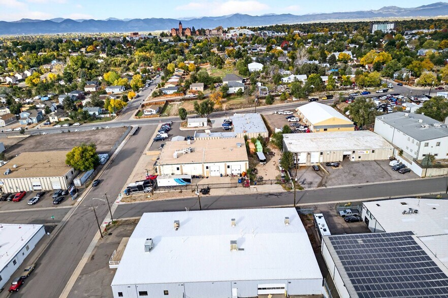 2261 W Cornell Ave, Englewood, CO à louer - Photo de l’immeuble – Image 2 sur 8