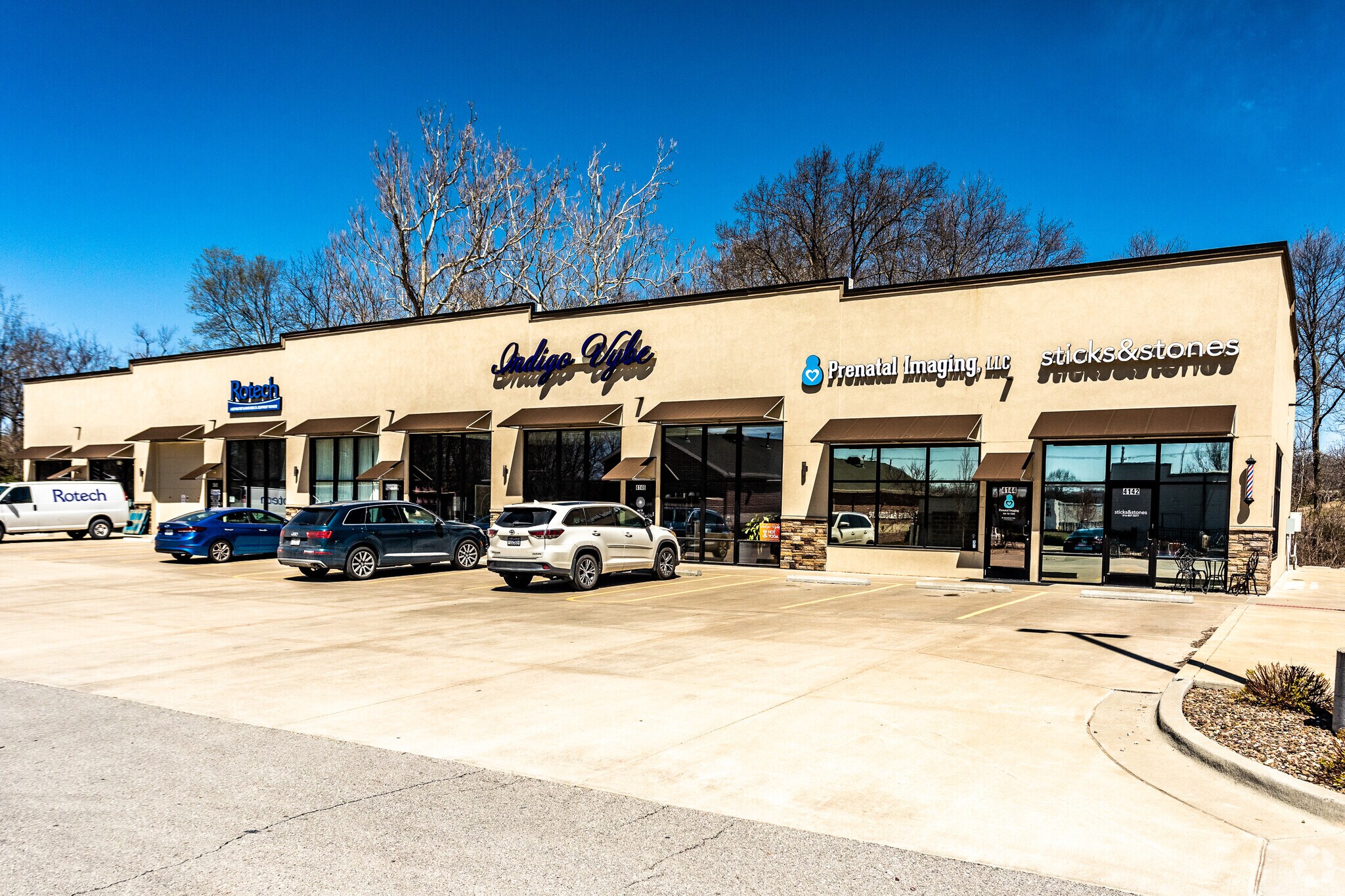4140-4160 NW Barry Rd, Kansas City, MO à louer Photo principale– Image 1 sur 6