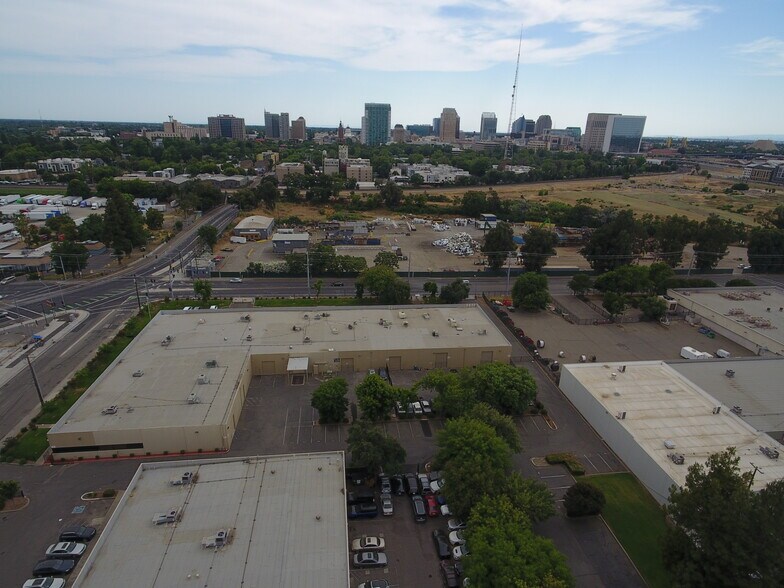 1103 N B St, Sacramento, CA à vendre - Photo de l’immeuble – Image 2 sur 9