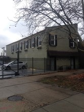 2181 Central Pky, Cincinnati, OH à louer Photo de l’immeuble– Image 1 sur 6
