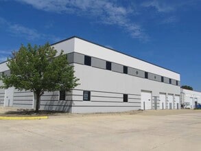 750 N 17th St, St Charles, IL à louer Photo intérieure– Image 1 sur 18