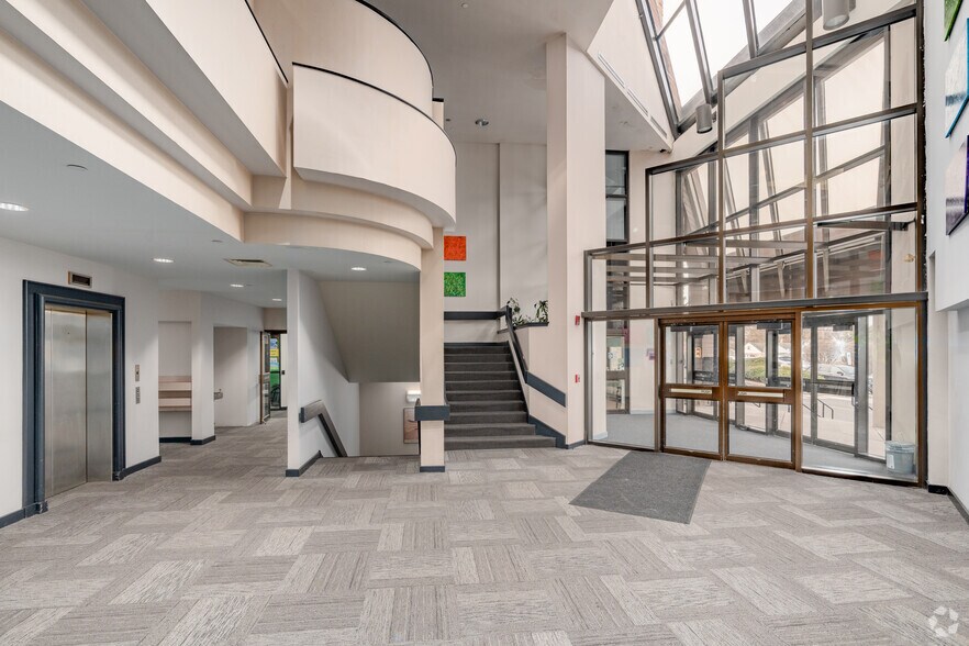 920 Germantown Pike, Plymouth Meeting, PA à louer - Hall d’entrée – Image 3 sur 4