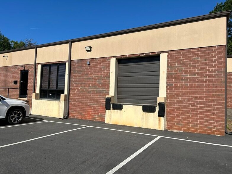 1516 F Ave SE, Hickory, NC à louer - Photo de l’immeuble – Image 2 sur 9