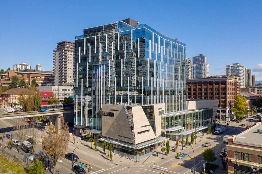 777 Columbia St, New Westminster, BC à louer - Photo de l’immeuble – Image 1 sur 10