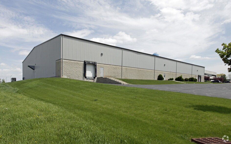 N169W21390 Meadow Ln, Jackson, WI à louer - Photo de l’immeuble – Image 2 sur 3