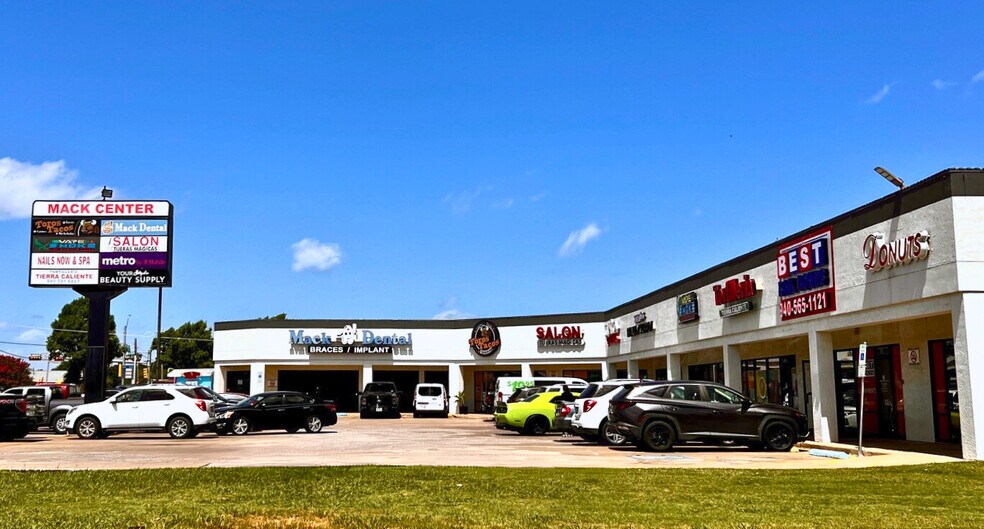 1607 E McKinney St, Denton, TX à louer - Photo de l’immeuble – Image 2 sur 5