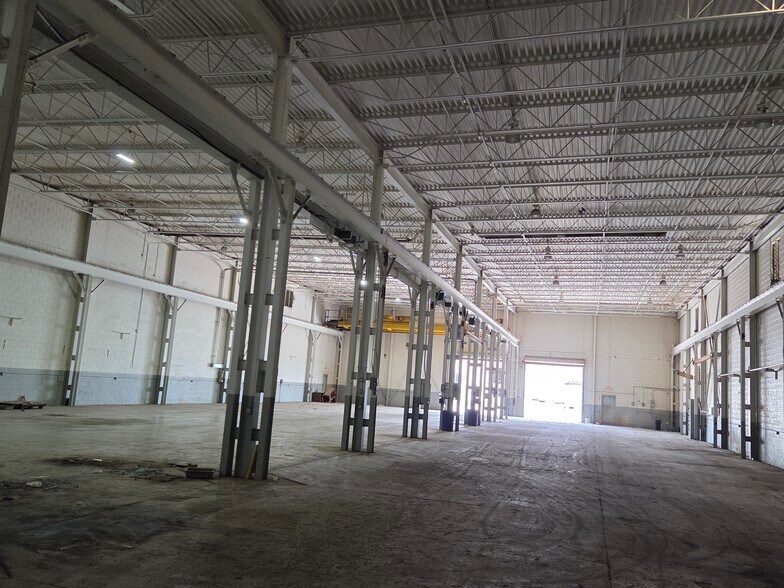 44538 Macomb Industrial Dr, Clinton Township, MI à louer - Photo intérieure – Image 3 sur 5