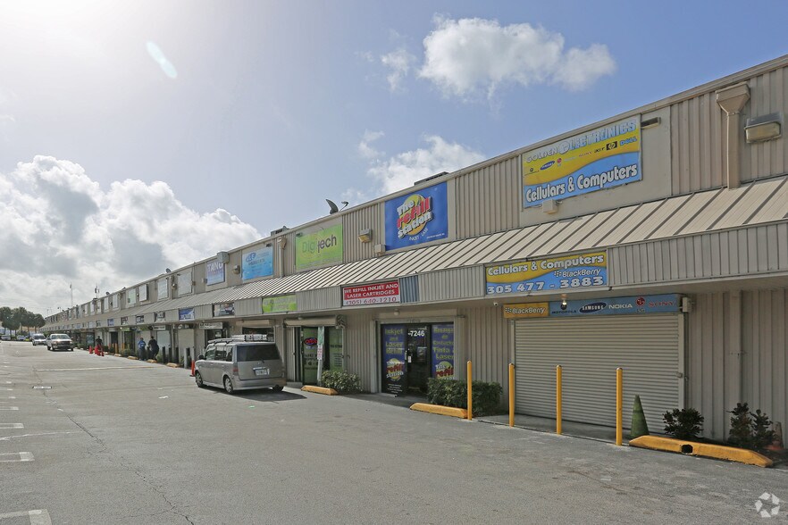 7200-7256 NW 31st St, Miami, FL à louer - Photo de l’immeuble – Image 1 sur 5
